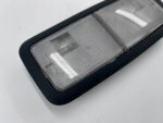 COROLLA E21 KOMBI LAMPKA OŚWIETLENIA KABINY WNĘTRZA PODSUFITKI TYLNA CZARNA - obrazek 3