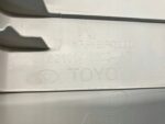 YARIS IV MAZDA 2 OSŁONA SŁUPKA ŚRODKOWEGO GÓRNA PRAWA SZARA - obrazek 3