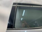 COROLLA E21 HATCHBACK DRZWI TYLNE LEWE LEWY TYŁ KOMPLETNE (1G3) HB - obrazek 2