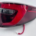 COROLLA E21 LIFT KOMBI LAMPA TYLNA PRAWA PRAWY TYŁ ŻARÓWKI BEZ ZAŚLEPKI KPL