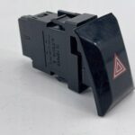 COROLLA E21 PRZYCISK PRZEŁĄCZNIK ŚWIATEŁ AWARYJNYCH 84332-02400