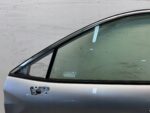 COROLLA CROSS DRZWI PRZEDNIE LEWE LEWY PRZÓD LISTWA SZYBA KOMPLETNE 1L0 - obrazek 2