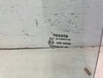 YARIS IV SZYBA DRZWI TYLNYCH PRAWY TYŁ JASNA 2021 ROK - obrazek 3