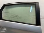 PRIUS III DRZWI TYLNE PRAWY TYŁ KOMPLETNE 1F7 RYSY PRZYTARTE - obrazek 3
