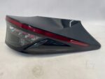 YARIS CROSS LAMPA TYLNA PRAWA PRAWY TYŁ KOMPLETNA RYSA LED