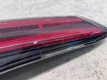 RAV4 IV LIFT LAMPA TYLNA PRAWA PRAWY TYŁ W KLAPE USZKODZONA 81590-42031 - obrazek 7