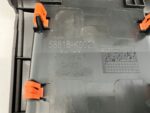 YARIS IV OSŁONA TUNELU ŚRODKOWEGO PODŁOKIETNIKA 58818-K0020 - obrazek 5
