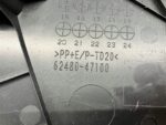 PRIUS IV OSŁONA POSZYCIE SŁUPKA TYLNEGO LEWY TYŁ 62480-47100 - obrazek 3