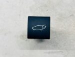 COROLLA CROSS PRZYCISK PRZEŁĄCZNIK OTWIERANIA ELEKRYCZNEJ KLAPY BAGAŻNIKA