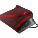 AURIS II LIFT HATCHBACK LAMPA TYLNA LEWY TYŁ USZKODZONA