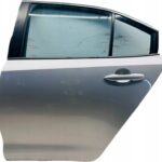COROLLA E21 SEDAN DRZWI TYLNE LEWY TYŁ KOMPLETNE 1F7 RYSY