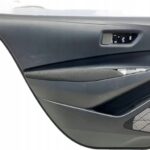 COROLLA E21 LIFT SEDAN BOCZEK TAPICERKA DRZWI TYLNYCH LEWYCH LEWY TYŁ MATER