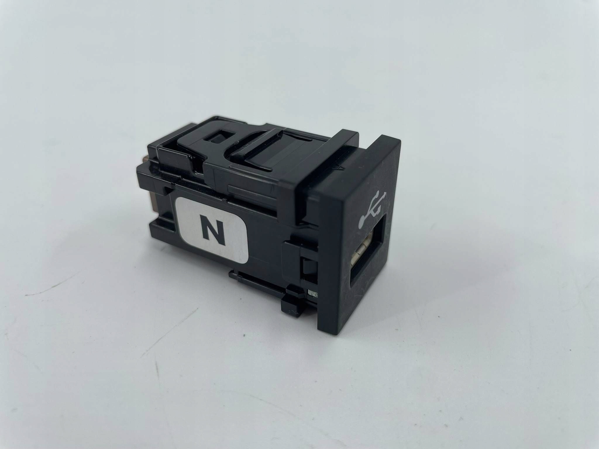 allegro-3f958ddb33449f8b1c20666e COROLLA CROSS GNIAZDO ZŁĄCZE USB 86190-34010 86190-12080 - obrazek 1