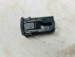 YARIS IV CROSS MAZDA 2 ZAŚLEPKA PRZEŁĄCZNIKA PRZYCISKU DESKI 55539-02310 - obrazek 4
