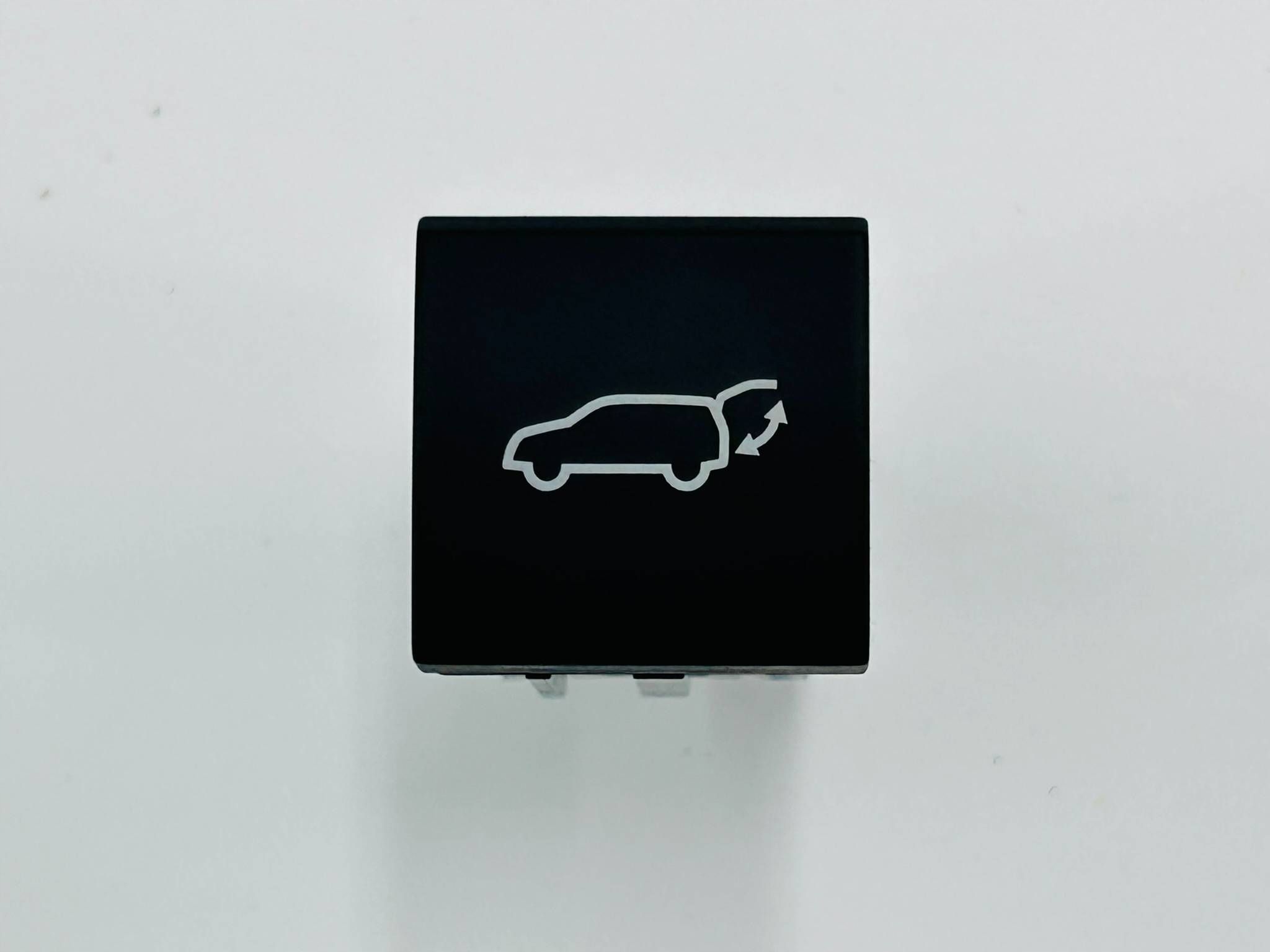 allegro-421f9ffa0ccdce43a89c5e0d RAV4 V PRZYCISK PRZEŁĄCZNIK OTWIERANIA ELEKTRYCZNEJ KLAPY BAGAŻNIKA - obrazek 1