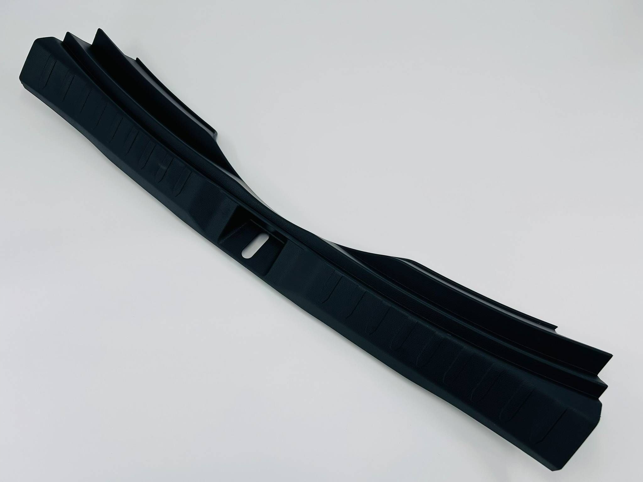 allegro-438e415010cb7b3c98b0a21a RAV4 V OSŁONA PASA TYLNEGO PROGU BAGAŻNIKA 58387-42130 58387-42090 - obrazek 1
