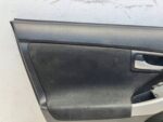 PRIUS III LIFT BOCZEK TAPICERKA DRZWI PRZEDNICH LEWY PRZÓD JBL - obrazek 2