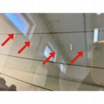 COROLLA E21 HATCHBACK SZYBA KLAPY TYLNEJ POKRYWY BAGAŻNIKA CIEMNA RYSY - obrazek 8
