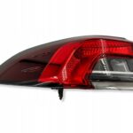 COROLLA E21 SEDAN LAMPA TYLNA LEWA LEWY TYŁ KOMPLETNA USZKODZONA ZAŚLEPKA