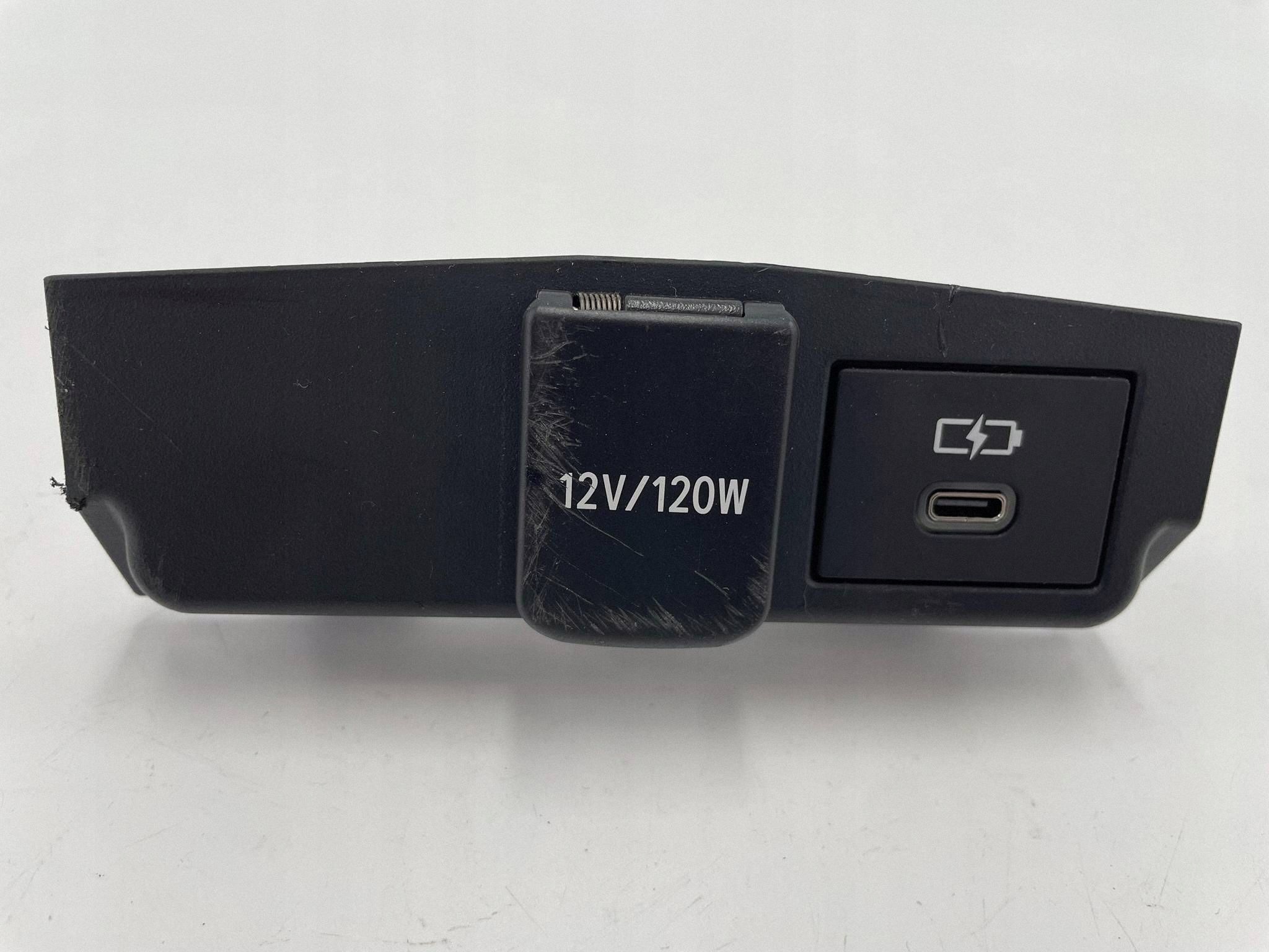 allegro-4ca65e684d6d5f36495d9035 COROLLA E21 LIFT OSŁONA ZAŚLEPKA GNIAZDO ZAPALNICZKI USB-C TYP-C RYSY !!! - obrazek 1