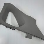 RAV4 V OSŁONA SŁUPKA TYLNEGO PRAWY TYŁ SZARA RYSY 62470-42170