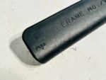 YARIS IV MAZDA 2 OSŁONA ZAŚLEPKA NUMERU NADWOZIA VIN 58569-02110 - obrazek 3