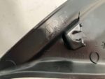 YARIS IV MAZDA 2 OSŁONA TRÓJKĄT WEWNĘTRZNY DRZWI PRAWYCH PRAWY PRZÓD - obrazek 5