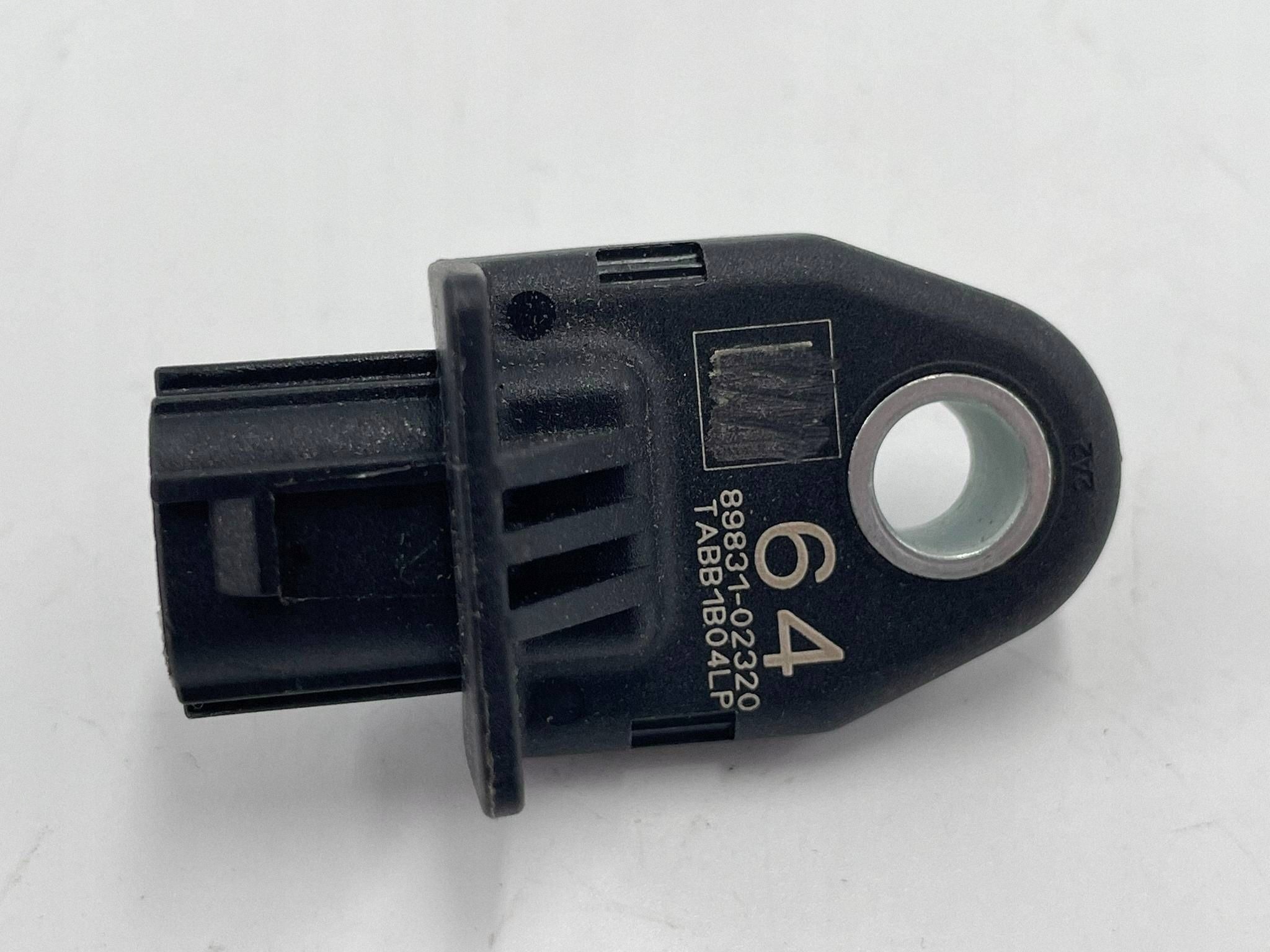 allegro-55117d61c947e579362c50e0 COROLLA E21 CZUJNIK UDERZENIOWY 64 89831-02320 2 PIN - obrazek 1