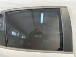 COROLLA E21 HATCHBACK DRZWI TYLNE PRAWE PRAWY TYŁ KOMPLETNE 040 HB - obrazek 3