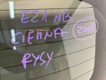 COROLLA E21 HATCHBACK SZYBA KLAPY TYLNEJ POKRYWY BAGAŻNIKA CIEMNA RYSY - obrazek 11