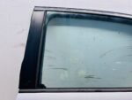 COROLLA E21 SEDAN DRZWI TYLNE LEWY TYŁ KOMPLETNE 1F7 RYSY - obrazek 2