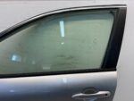 COROLLA CROSS DRZWI PRZEDNIE LEWE LEWY PRZÓD LISTWA SZYBA KOMPLETNE 1L0 - obrazek 3