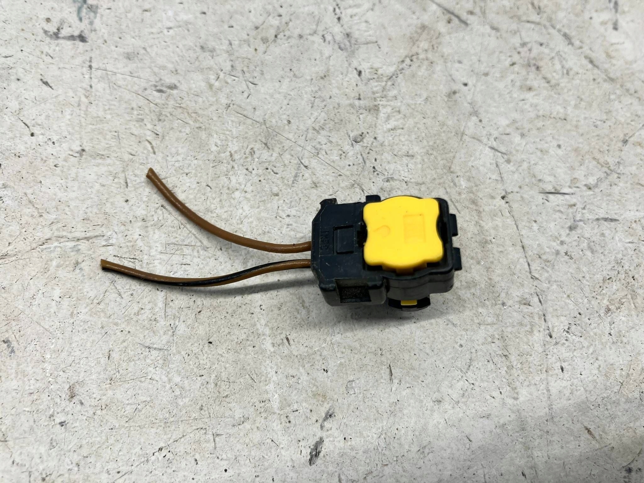 allegro-5ac466d5c50b2d1f39ada931 TOYOTA LEXUS WTYCZKA KOSTKA ZŁĄCZE AIRBAG PASA BEZPIECZEŃSTWA 2 PIN - obrazek 1