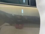 YARIS CROSS DRZWI TYLNE PRAWE PRAWY TYŁ KOMPLETNE Z LISTWĄ 6X1 - obrazek 4