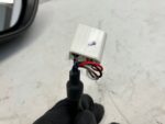 YARIS CROSS LUSTERKO ZEWNĘTRZNE KOMPLETNE PRAWE 6 PIN 3U5 - obrazek 9