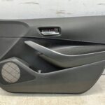 COROLLA E21 LIFT BOCZEK TAPICERKA DRZWI PRZEDNICH PRAWYCH PRAWY PRZÓD (2)