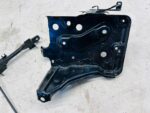 YARIS III LIFT 1.5 BENZYNA MOCOWANIE PODSTAWA WSPORNIK AKUMULATORA - obrazek 8