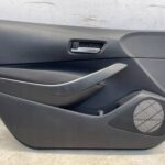 COROLLA E21 SEDAN BOCZEK TAPICERKA DRZWI PRZEDNICH LEWYCH LEWY PRZÓD RYSY