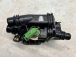 PROACE CITY 1.2T OBUDOWA TERMOSTATU TERMOSTAT 9812131480 USZKODZONA WTYCZKA - obrazek 3