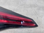 RAV4 IV LIFT LAMPA TYLNA PRAWA PRAWY TYŁ W KLAPE USZKODZONA 81590-42031 - obrazek 4