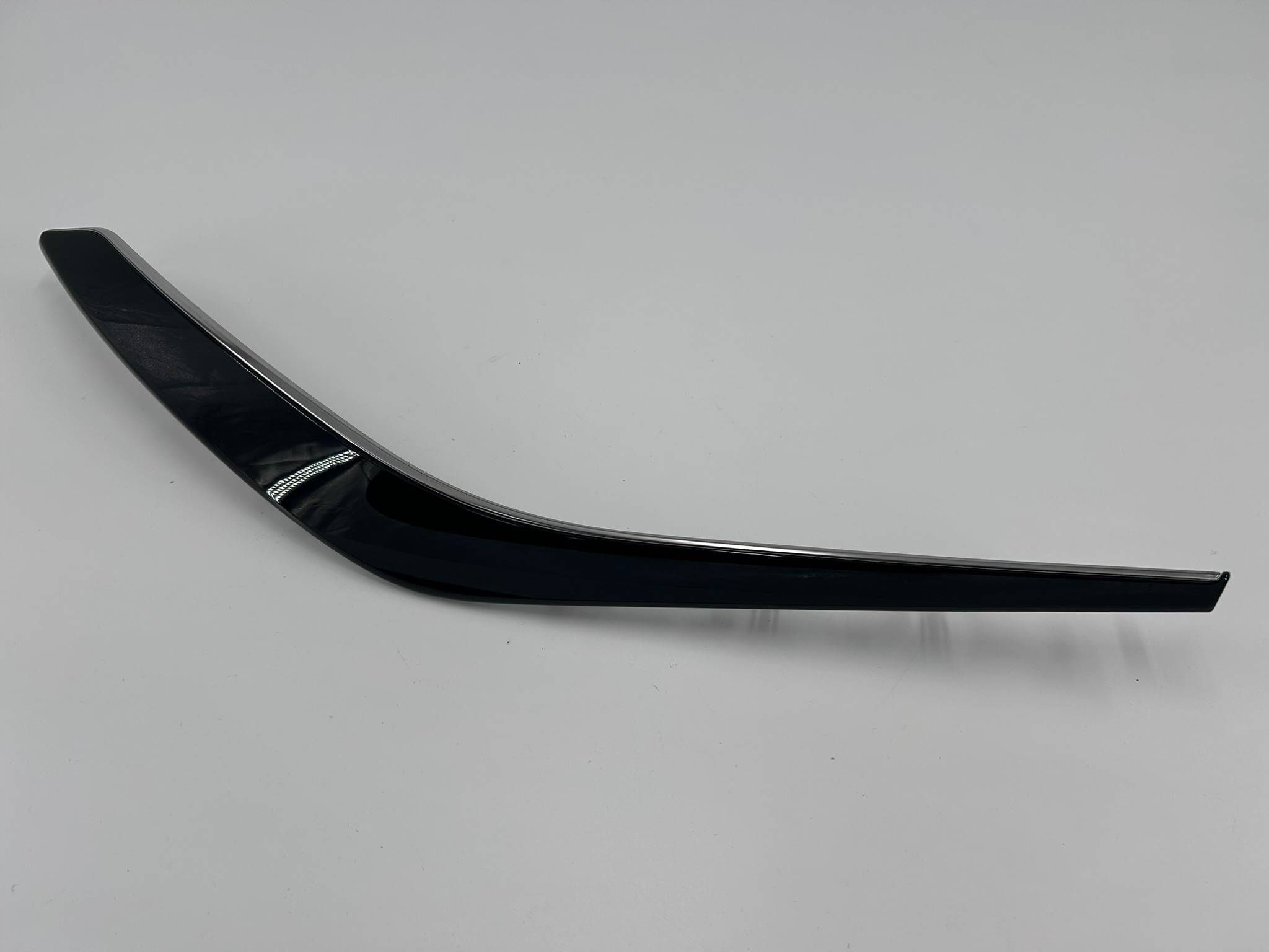 allegro-68f729bd910e185a52980849 COROLLA E21 LISTWA OZDOBNA TAPICERKI DRZWI PRZEDNICH PRAWA PIANO BLACK - obrazek 1