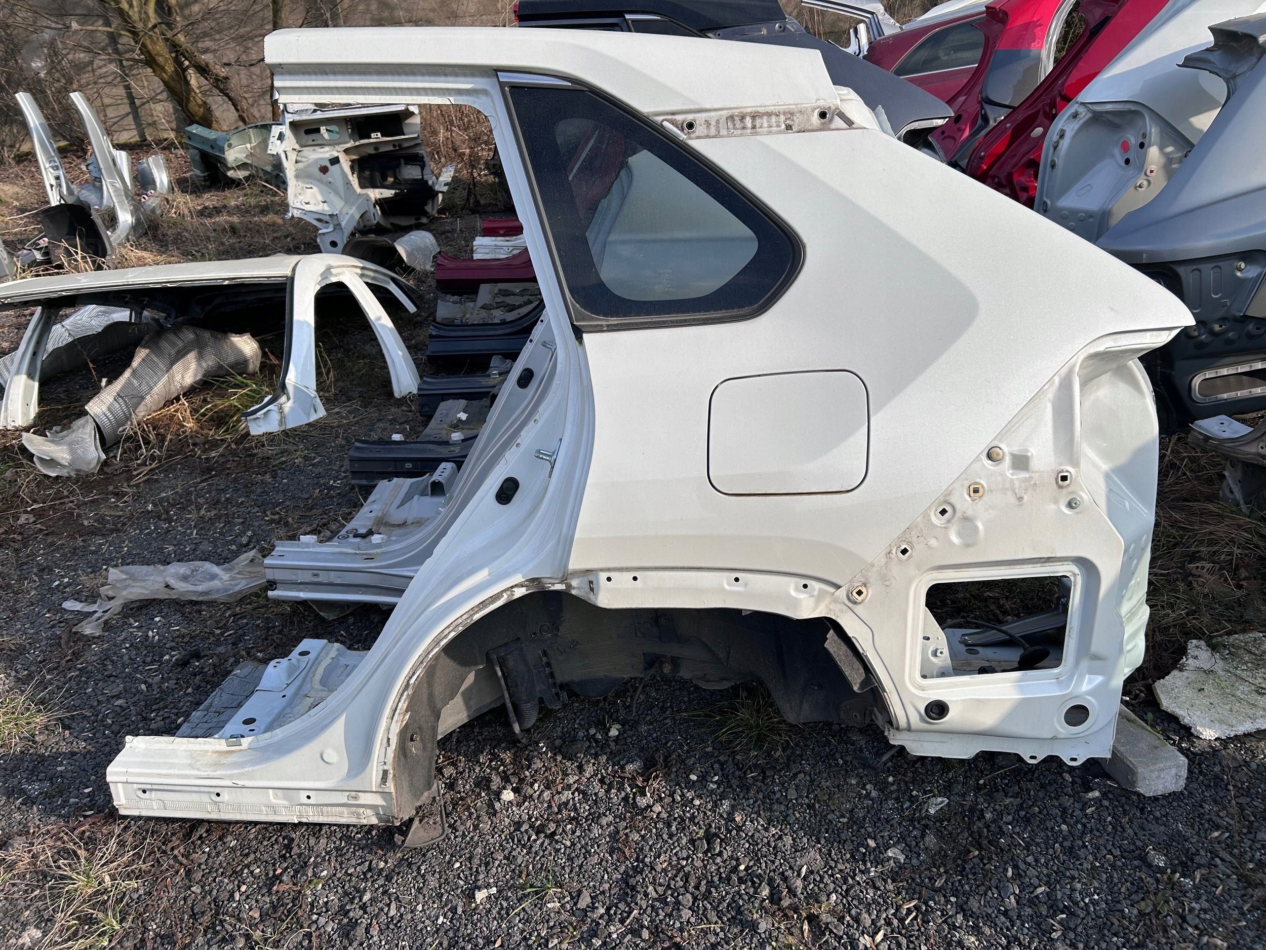 allegro-6a97740d25996d63e7dc4e70 RAV4 V ĆWIARTKA BŁOTNIK TYLNY LEWY TYŁ SZYBA 070 - obrazek 1