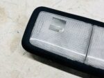 COROLLA E21 KOMBI LAMPKA OŚWIETLENIA KABINY WNĘTRZA PODSUFITKI TYLNA CZARNA - obrazek 4