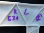 COROLLA E21 KOMBI HYBRYDA LEWY BOCZEK LEWA TAPICERKA BAGAŻNIKA (2) - obrazek 9