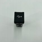 RAV4 V GNIAZDO ZŁĄCZE USB