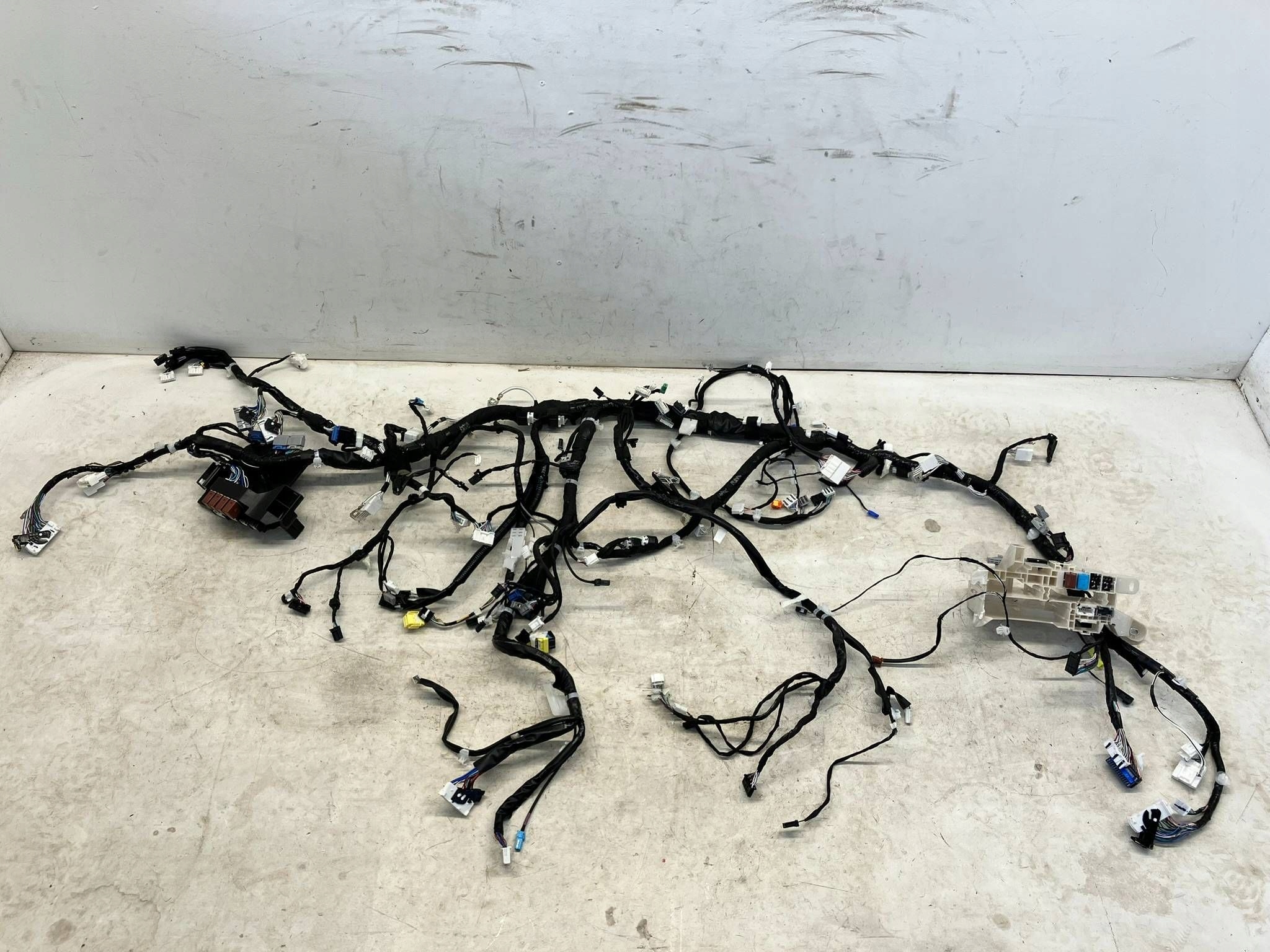 allegro-709ab2f6e37af76aedf60809 CHR C-HR II 2.0 PHEV WIĄZKA INSTALACJA POD DESKĘ ROZDZIELCZĄ KONSOLE - obrazek 1