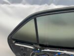 COROLLA E21 HATCHBACK DRZWI TYLNE LEWE LEWY TYŁ KOMPLETNE (1G3) HB - obrazek 10
