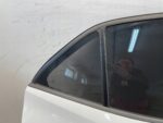 COROLLA E21 HATCHBACK DRZWI TYLNE PRAWE PRAWY TYŁ KOMPLETNE 040 HB - obrazek 2