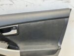 PRIUS III LIFT BOCZEK TAPICERKA DRZWI PRZEDNICH PRAWY PRZÓD JBL - obrazek 3