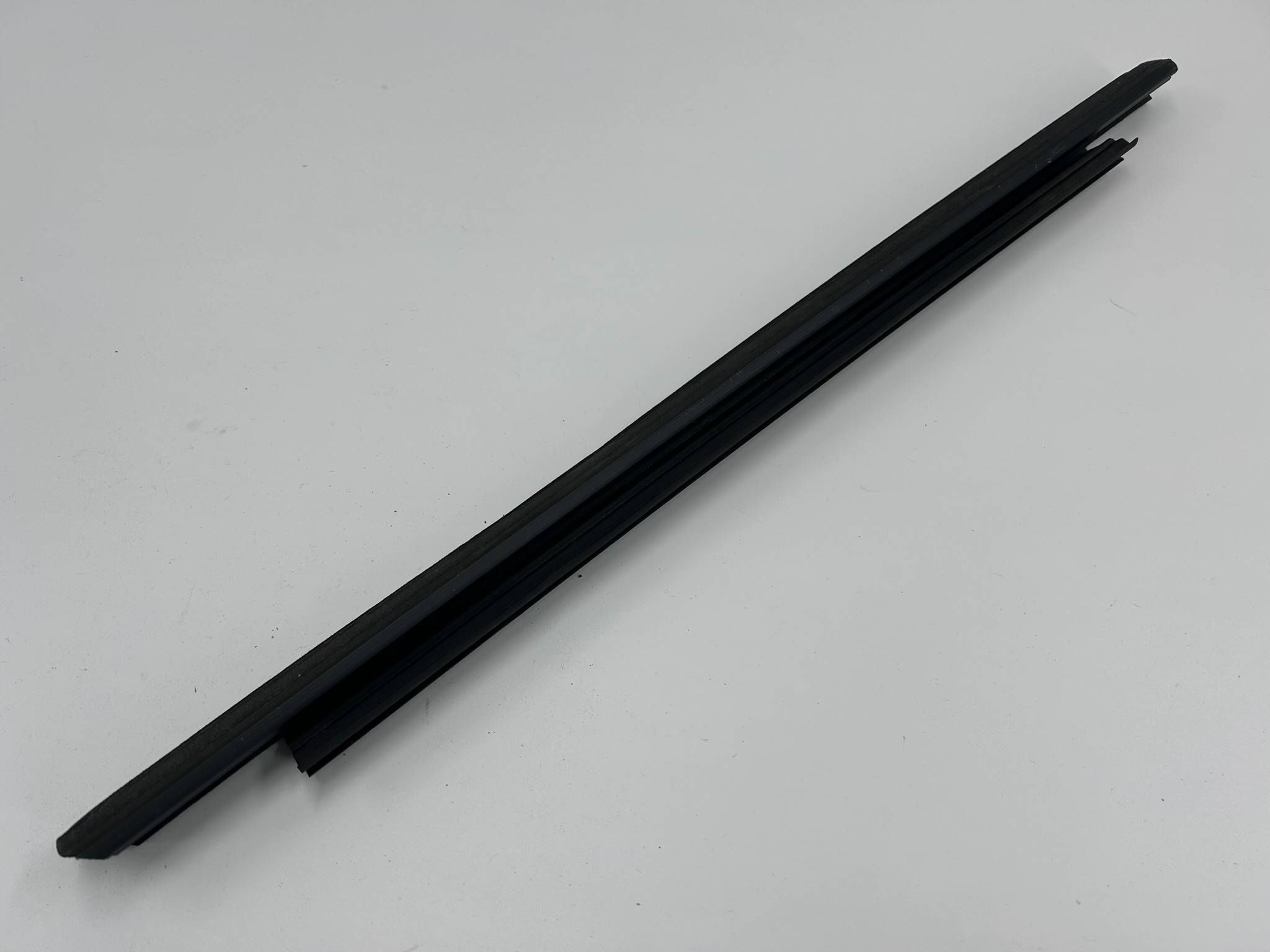 allegro-7a03b960361b7c07ce9e9042 RAV4 V ZGARNIACZ LISTWA WEWNĘTRZNY SZYBY DRZWI TYLNY LEWY TYŁ 68174-42050 - obrazek 1